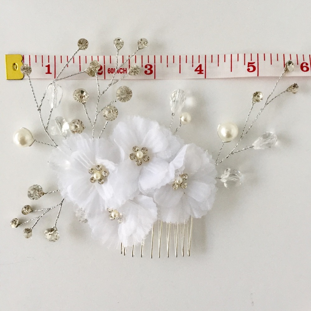 NEW FLORAL SILVER GEM BRIDAL WEDDING HAIR COMB - Picture 2 of 6